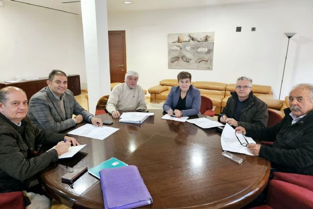 El mercadillo de Cabo de Palos vuelve a su ubicación original con nueva distribución y zonas de descanso