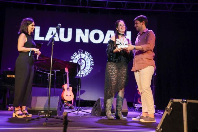 Lau Noah recibe el ´Premio Paco Martín, a la artista revelación de músicas globales´ en La Mar de Músicas de Cartagena