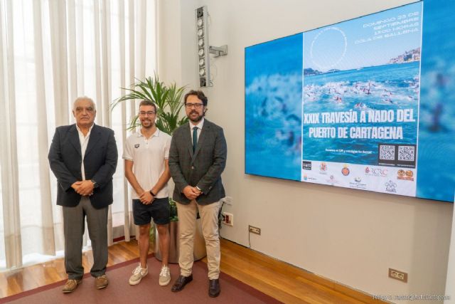 Más de 130 nadadores competirán en la XXVII Travesía a nado Puerto de Cartagena