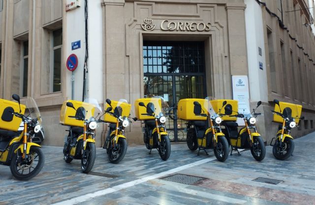 Correos amplía en Cartagena su flota de reparto ecológica con siete motos eléctricas