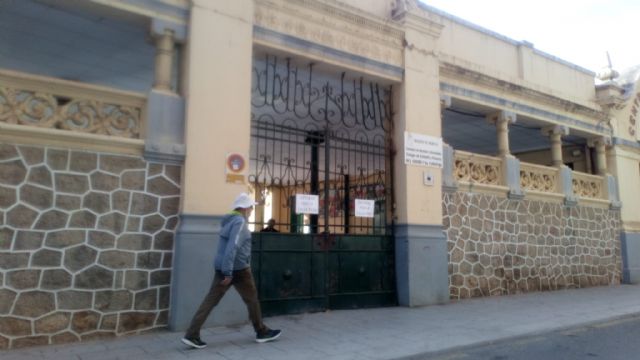 Educación cierra la puerta principal de la Casa del Niño por peligro de derrumbamiento