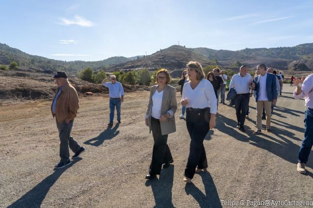 La alcaldesa destaca que todos las zonas críticas con suelos contaminados en Cartagena tienen ya en marcha un plan de recuperación