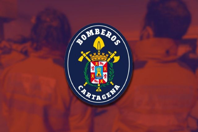 Bomberos de Cartagena extinguen un incendio en la cocina de una casa de Los Dolores