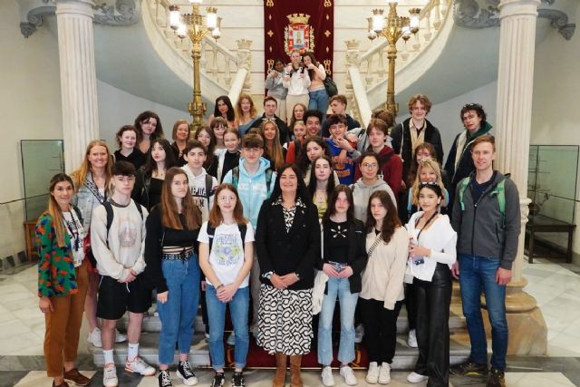 Más de un centenar de alumnos de Erasmus+ visitan el Palacio Consistorial