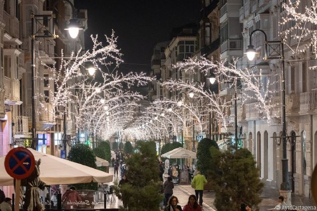 La iluminación navideña de la calle del Carmen se extenderá a más vías del centro de Cartagena