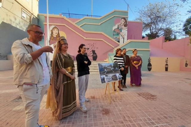 La escalera de acceso a la Muralla de Tierra ya luce renovada