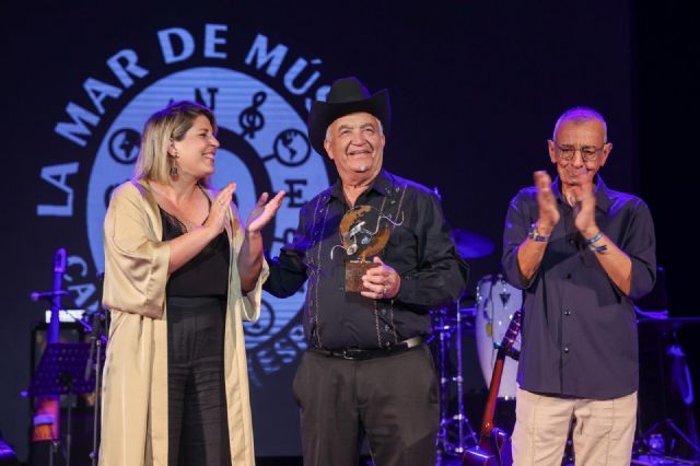 Eliades Ochoa: Me siento n músico realizado con este Premio La Mar de Músicas de un festival que convierte a Cartagena en un polo de interés mundial