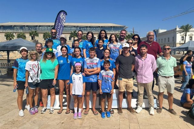 Cristóbal Cáceres y María Albadalejo, ganadores de la XXXI Travesía a Nado al Puerto de Cartagena