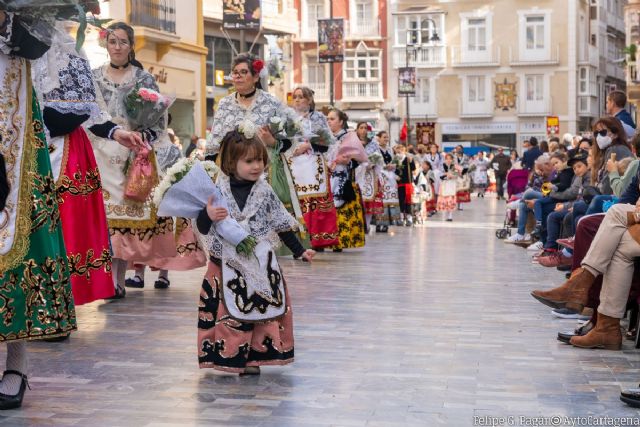 Unas dos mil personas desfilarán el Viernes de Dolores en la Ofrenda Floral a la Virgen de la Caridad