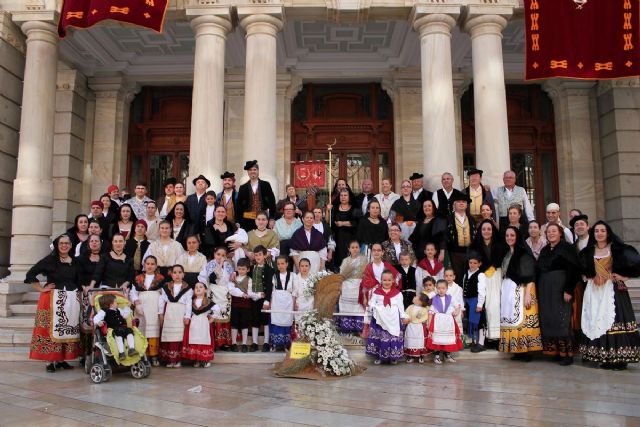 El Ayuntamiento de Cartagena entrega la Medalla de Oro de la Ciudad al Grupo Folclórico de La Palma