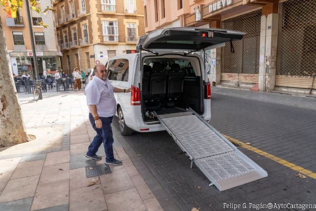 El Ayuntamiento subvencionará la adaptación de nuevos taxis para personas con discapacidad