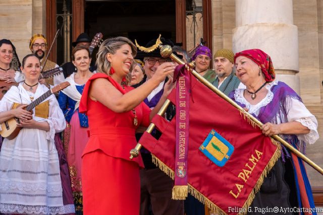 Cartagena honra con su Medalla de Oro al Grupo Folclórico de La Palma