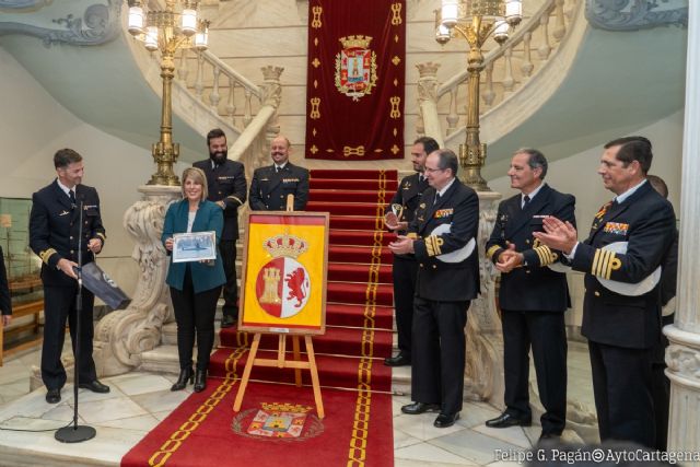 El Ayuntamiento donará la Bandera de Combate del submarino S-81 Isaac Peral, que la recibirá en noviembre