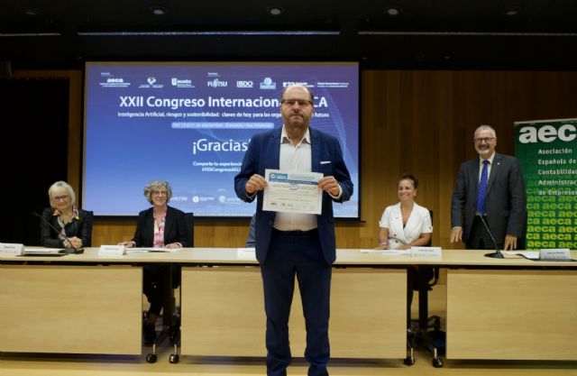 Un trabajo de los catedráticos Carmelo Reverte y Emma García premiado en un congreso internacional