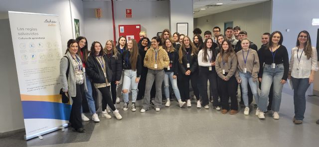 Estudiantes de Bachiller del Instituto San Isidoro de Cartagena visitan el complejo industrial de SABIC en La Aljorra