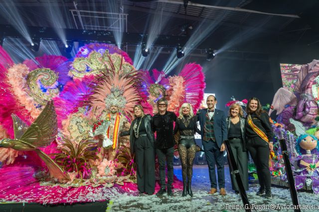 Miguel Ángel Cascales, de la comparsa Aradia, coronado primer Rey del Carnaval de Cartagena