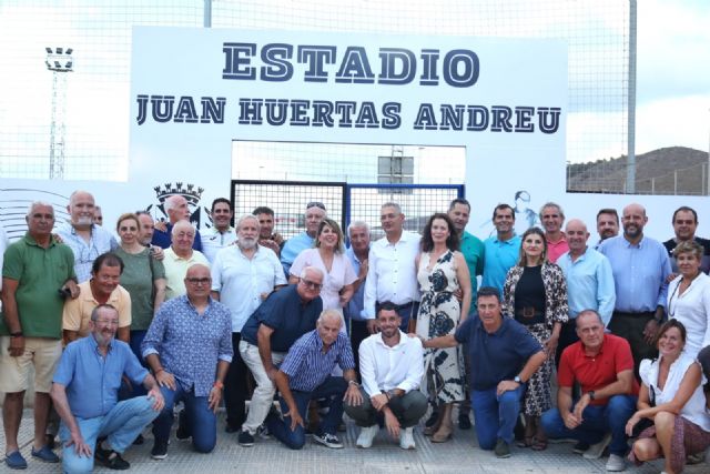 El Ayuntamiento rinde homenaje a Juan Huertas, ´El frontón de Los Belones´, dando su nombre al campo de fútbol de la localidad