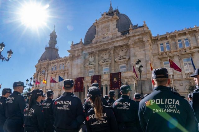 El Ayuntamiento incluye el refuerzo de los cuadros de mando de Policía y Bomberos en sus objetivos de personal