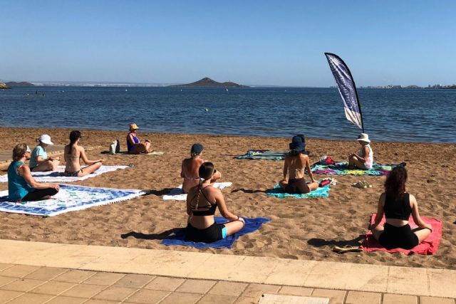 La campaña municipal de ´Deporte en las Playas´ se clausura este verano con una Master Class de Yoga