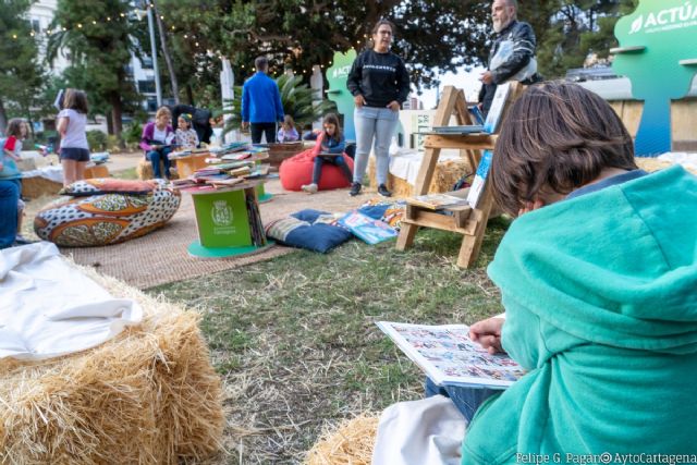 Los escritores Ángeles Caso y Javier Moro destacan en la agenda del sábado de la Feria del Libro de Cartagena