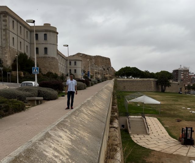 SOS: la puerta del Socorro de la Muralla de Carlos III sigue esperando que Arroyo cumpla con la demolición ordenada hace un año