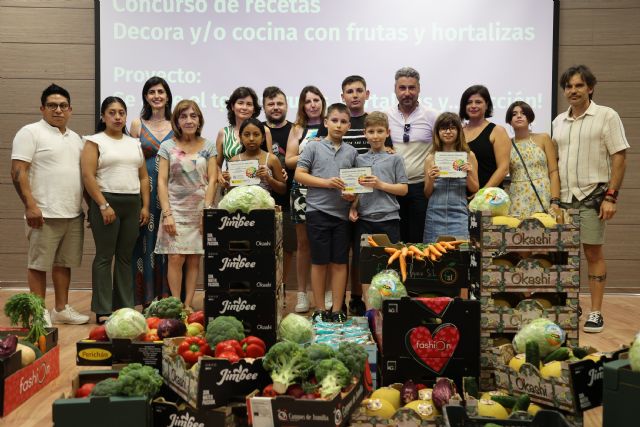 350 kilos de frutas y verduras para los ganadores del concurso para escolares de recetas y decoración