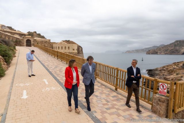 Cala Cortina ya cuenta con acceso peatonal desde el entorno de las baterías de San Isidoro, Santa Florentina y Santa Ana