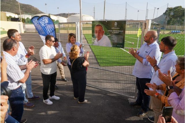 Manuel Tortosa, el Burrica, da nombre al campo de fútbol 5 de Alumbres