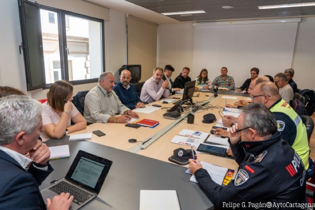 Los servicios municipales preparan el dispositivo para atender el episodio de lluvia y viento