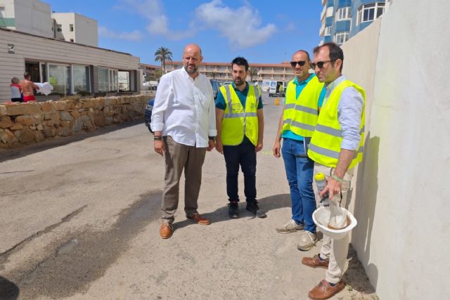 El Ayuntamiento de Cartagena inicia en La Manga la construcción de un acceso peatonal a la playa de Las Sirenas