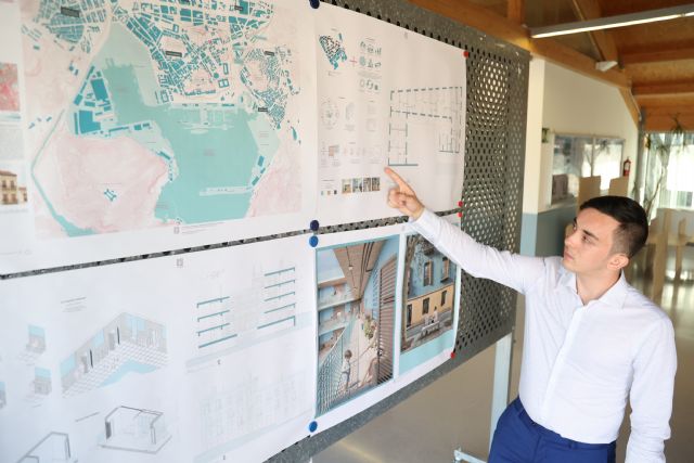 Patio, galería y huerto comunitario en el edificio proyectado en el Monte Sacro por un alumno de Arquitectura