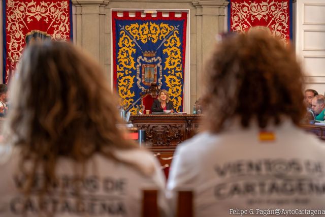 El Pleno respalda unánimemente el derecho a competir en Dragon Boat de la asociación Vientos de Cartagena