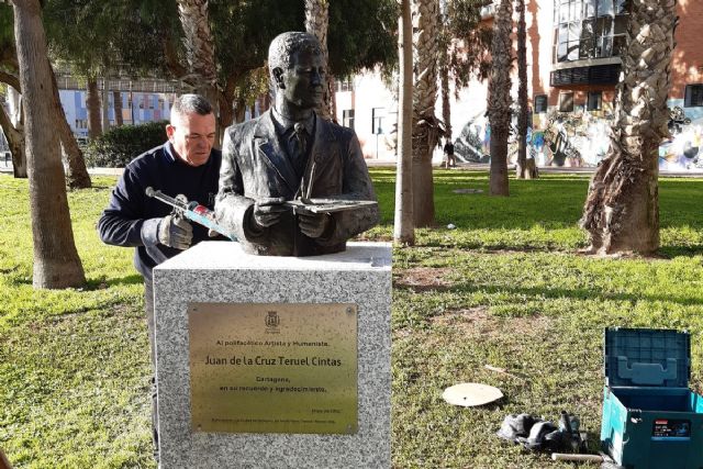 El Ayuntamiento de Cartagena restaura el busto del pintor Juan de la Cruz Teruel